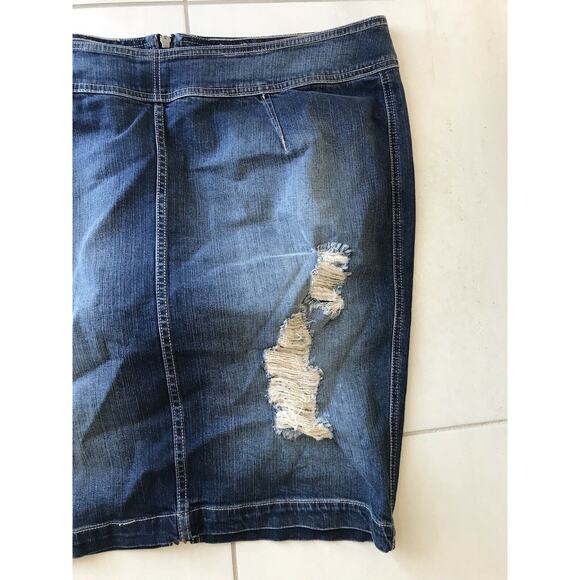 Torrid Distressed Exposed Zip Stretch Denim Skirt - Picture 4 of 9